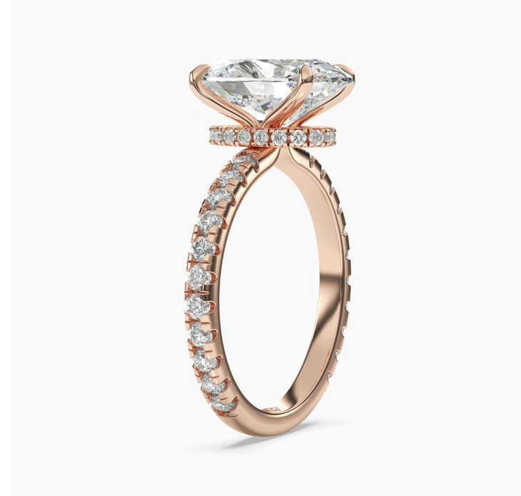 Lab-Grown Diamond Oval Cut Ring in 18K Gold