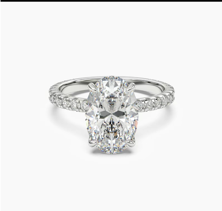 Lab-Grown Diamond Oval Cut Ring in 18K Gold