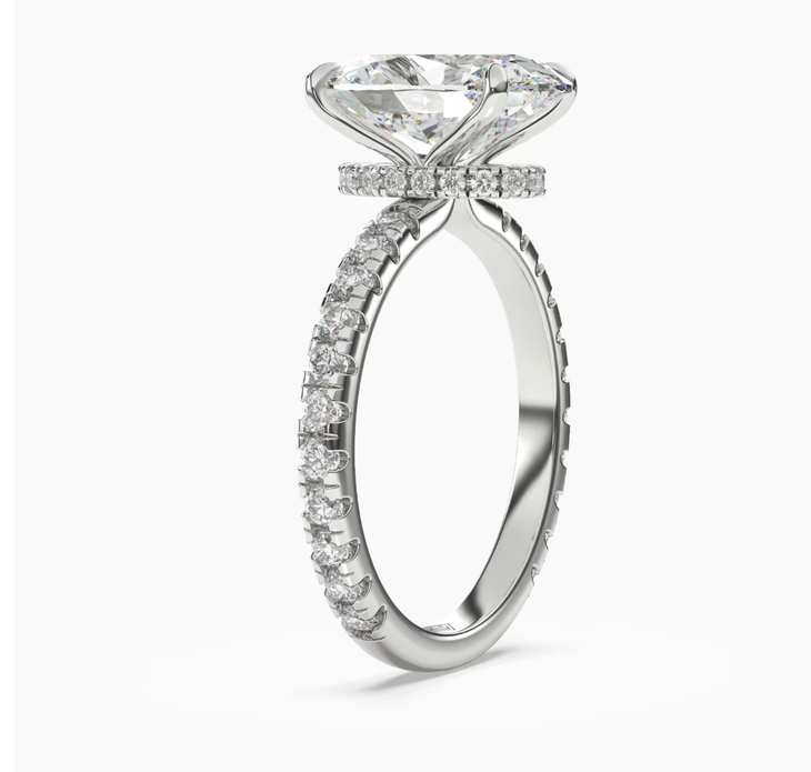 Lab-Grown Diamond Oval Cut Ring in 18K Gold