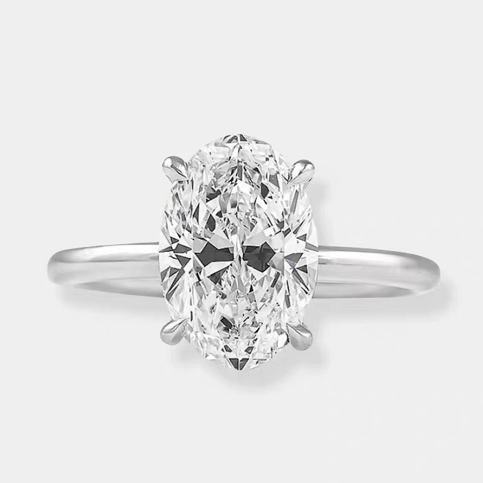 Lab-Grown Diamond Oval Cut Ring in 18K Gold