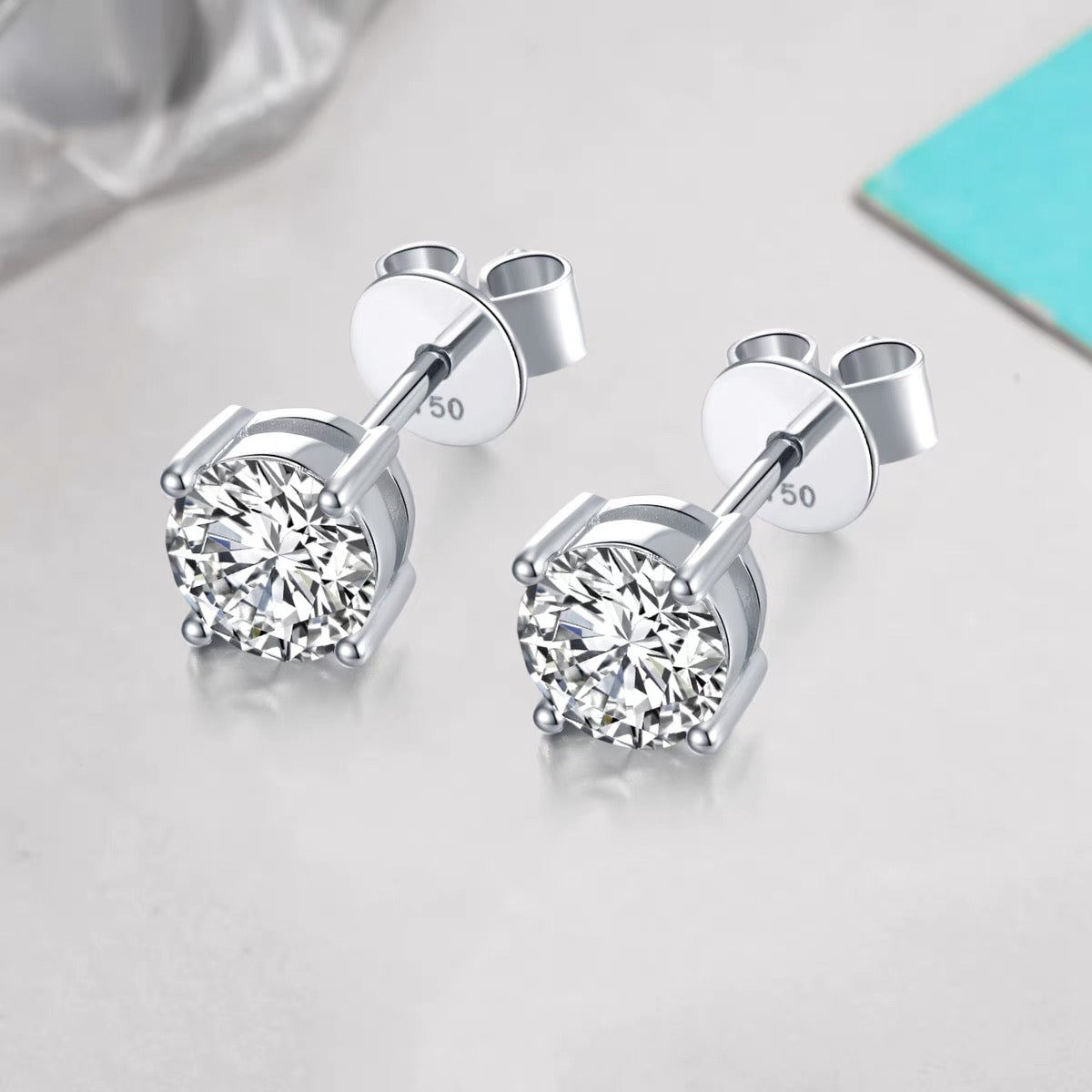 Lab-Grown Diamond Round Cut Earrings in PT950 Platinum Gold