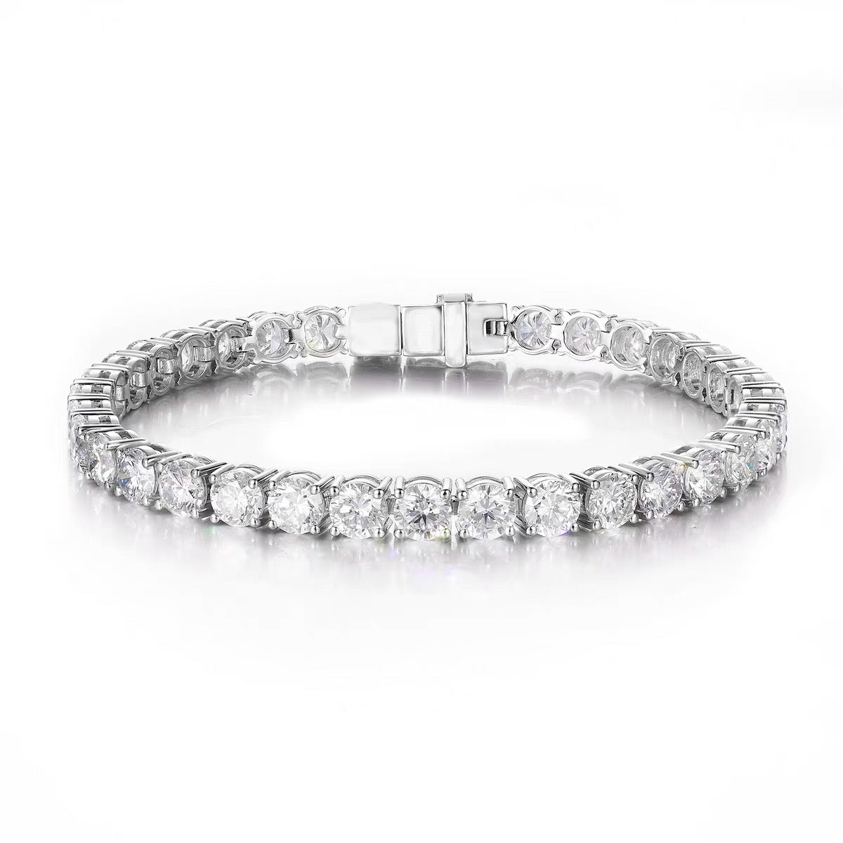 Lab-Grown Diamond Round Cut Bracelet in platiunm