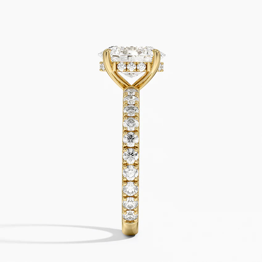 Lab-Grown Diamond Oval Cut Ring in 18K Gold