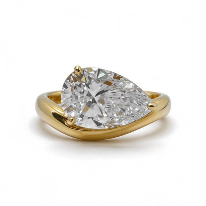 Pear Cut Ring | Lab-Grown Diamonds | Solid Gold |