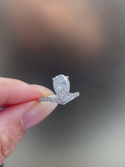 Pear Cut Ring | Lab-Grown Diamonds | Solid Gold |