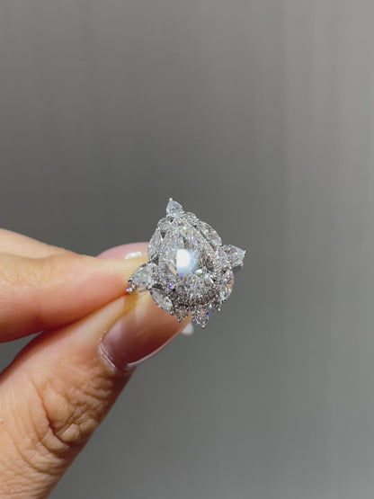 Pear Cut Ring | Lab-Grown Diamonds | Solid Gold |