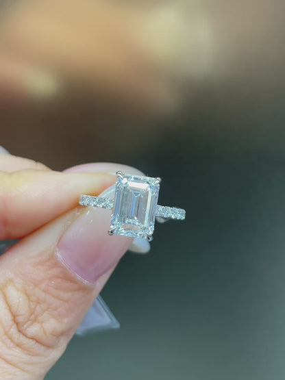 Emerald Cut Ring | Lab-Grown Diamonds | Solid Gold |