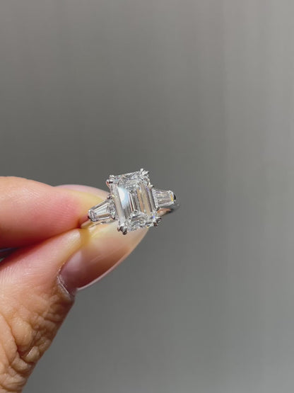 Emerald Cut Ring | Lab-Grown Diamonds | Solid Gold |