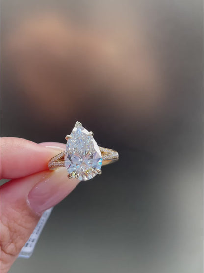 Pear Cut Ring | Lab-Grown Diamonds | Solid Gold |