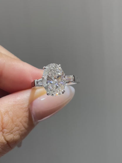 Oval Cut Ring | Lab-Grown Diamonds | Solid Gold |