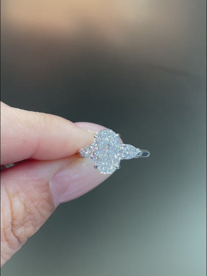 Oval Cut Ring | Lab-Grown Diamonds | Solid Gold |