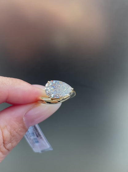 Pear Cut Ring | Lab-Grown Diamonds | Solid Gold |