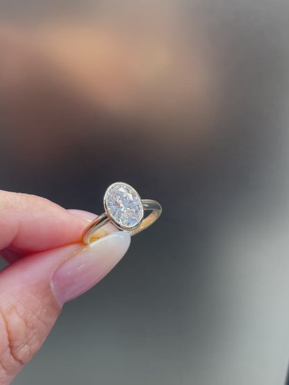 Oval Cut Ring | Lab-Grown Diamonds | Solid Gold |