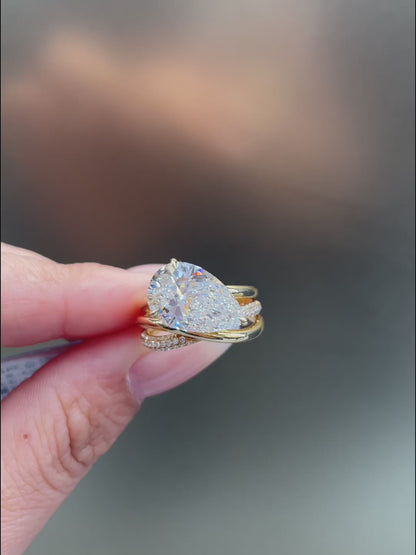 Pear Cut Ring | Lab-Grown Diamonds | Solid Gold |