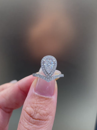 Pear Cut Ring | Lab-Grown Diamonds | Solid Gold |